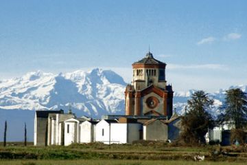 Chiesa Al Cimitero e  vista Catena del Monte Rosa